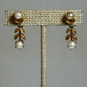 Vintage Signed LISNER Genuine Pearl Gold Tone Leaf Design Post Dangling Earrings